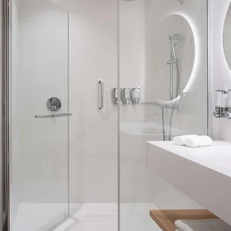 Hotell Hampton By Hilton 4*