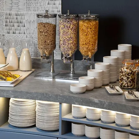 Hampton By Hilton Hotel 4*