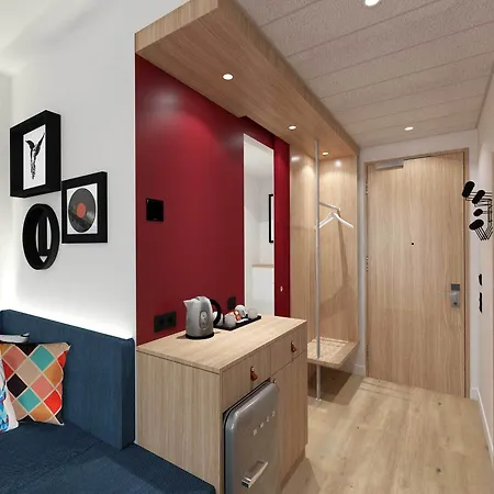 Отель Hampton By Hilton 4*