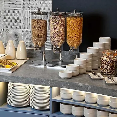 Hotell Hampton By Hilton 4*