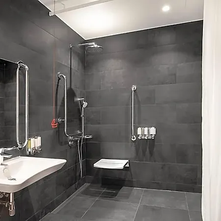 Hampton By Hilton Hotell 4*