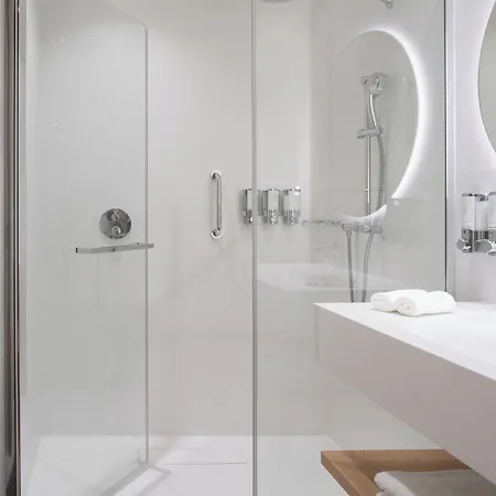 Hampton By Hilton Hotell 4*