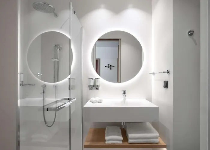 Hampton By Hilton Hotel 4*