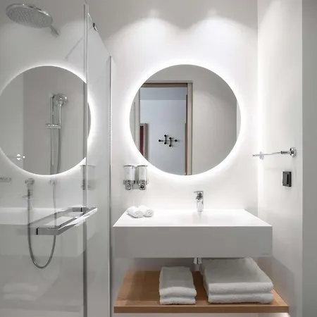 Hampton By Hilton Hotel 4*