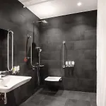 Hampton By Hilton 4*