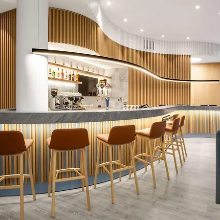 Hampton By Hilton 4*