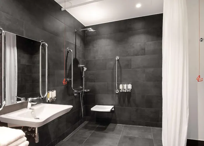 Hampton By Hilton 4*